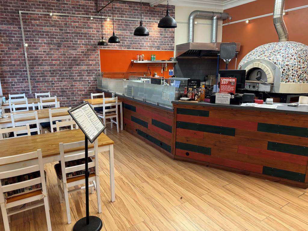 Lot: 84 - VACANT HIGH STREET RESTAURANT - Part of the restaurant area and servery
